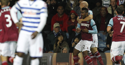 vaz te celebrates his goal for the hammers