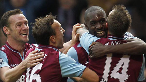 cole celebrates against the chelsea of rafa benitez