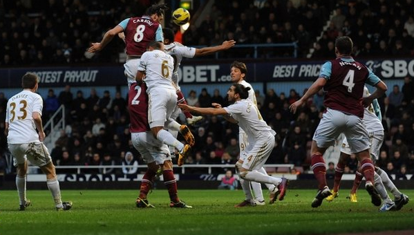 Andy-Carroll-Scoring-West-Ham-vs-Swansea